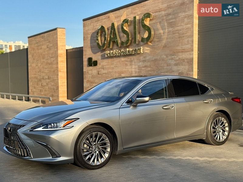 Седан Lexus ES 2023 в Виннице
