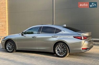 Седан Lexus ES 2023 в Виннице