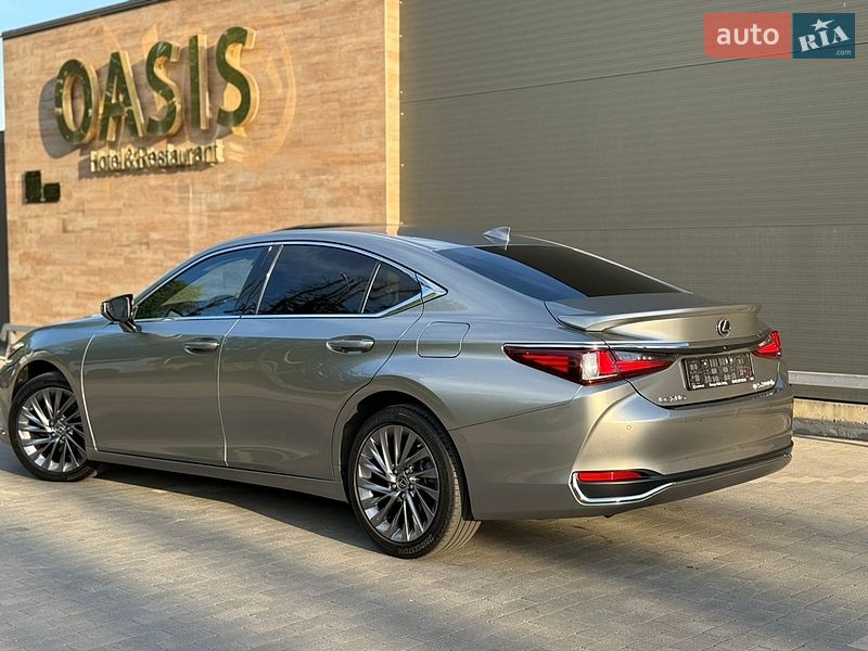Седан Lexus ES 2023 в Виннице