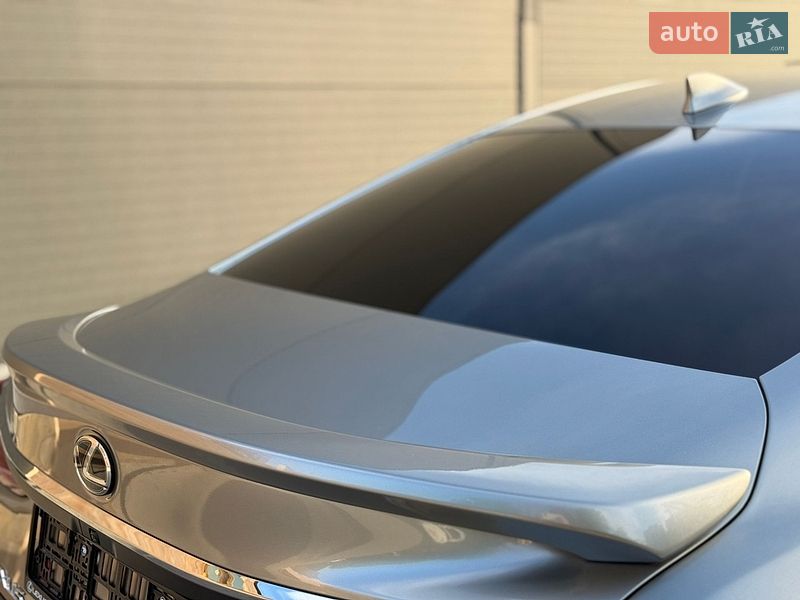 Седан Lexus ES 2023 в Виннице