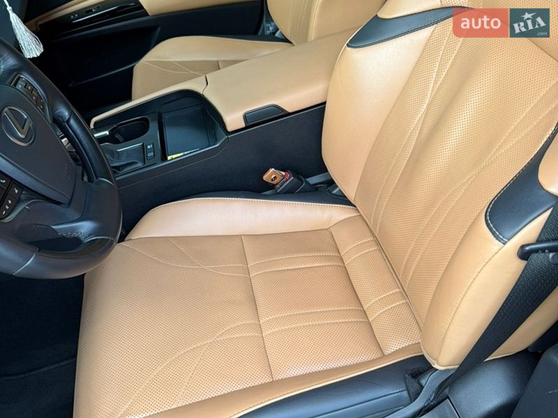 Седан Lexus ES 2023 в Виннице
