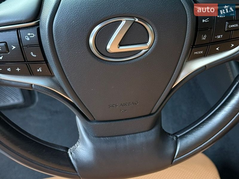 Седан Lexus ES 2023 в Виннице