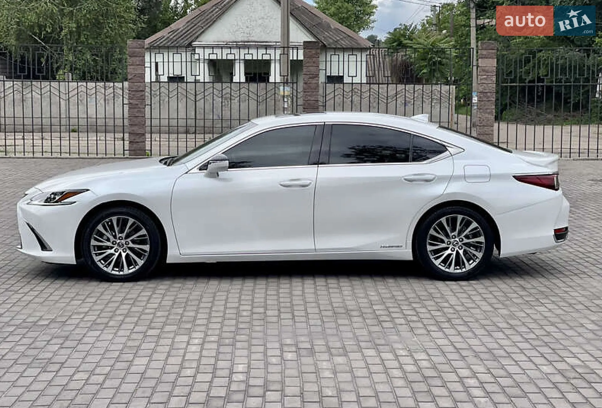 2020 Lexus ES - мініатюра 2
