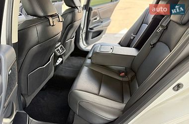 Седан Lexus ES 2019 в Дніпрі
