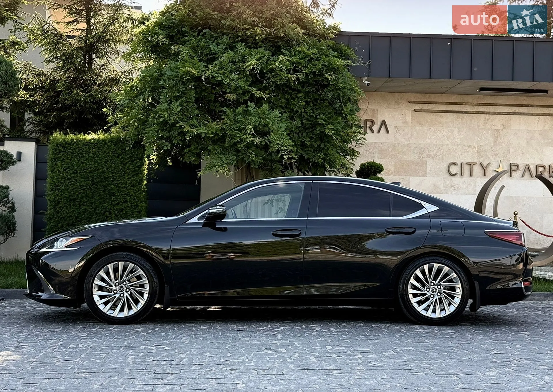 2019 Lexus ES - мініатюра 11