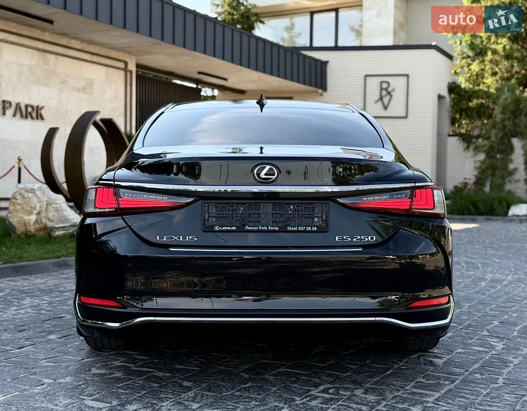 2019 Lexus ES - мініатюра 18