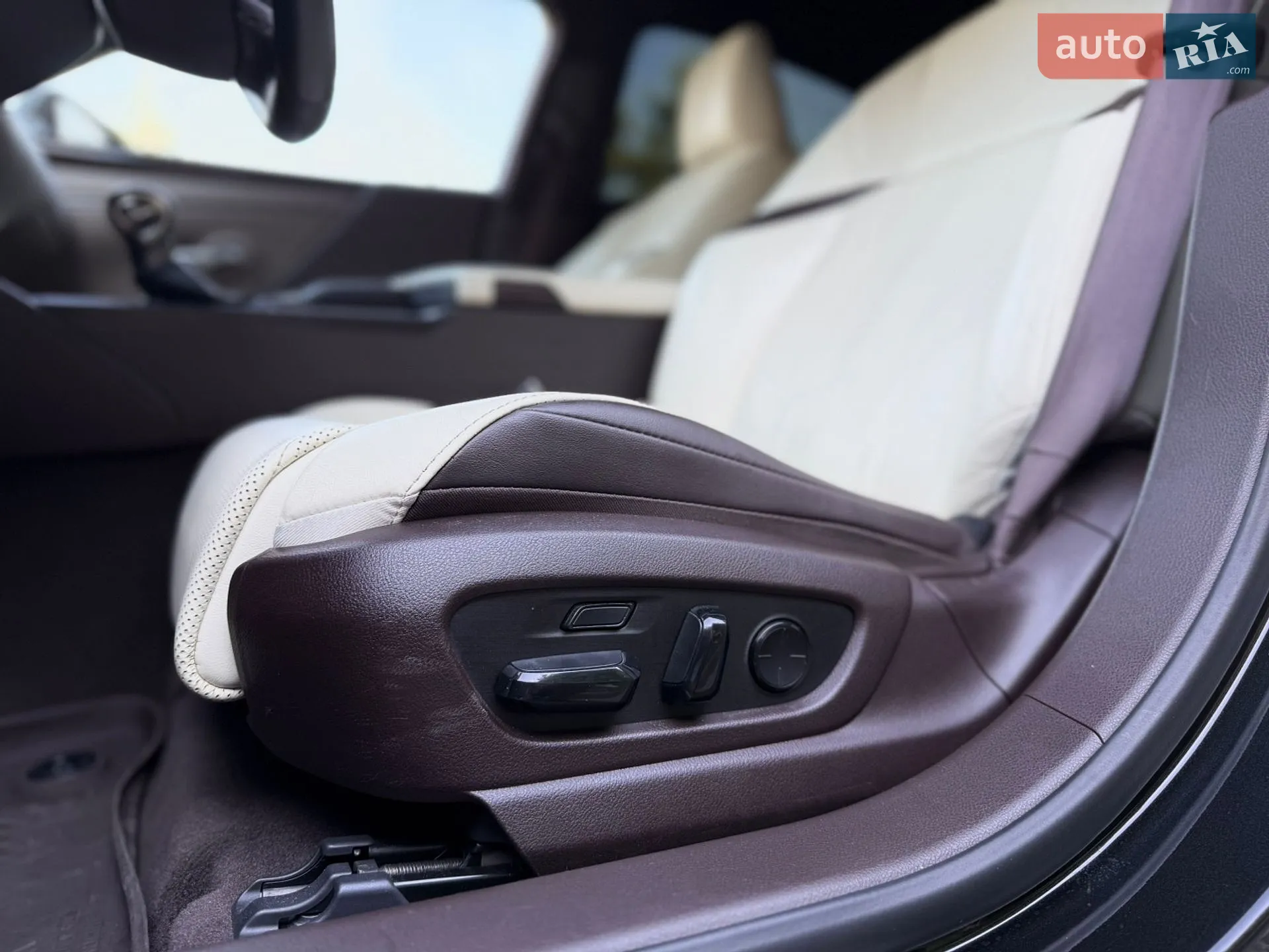 2019 Lexus ES - мініатюра 28