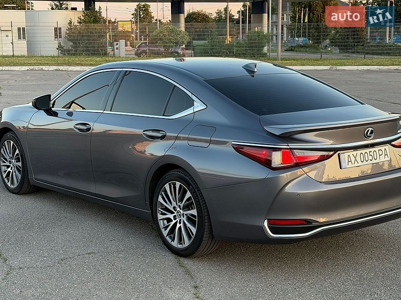 Седан Lexus ES 2019 в Харкові