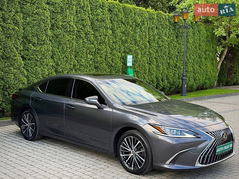 Седан Lexus ES 2022 в Львові