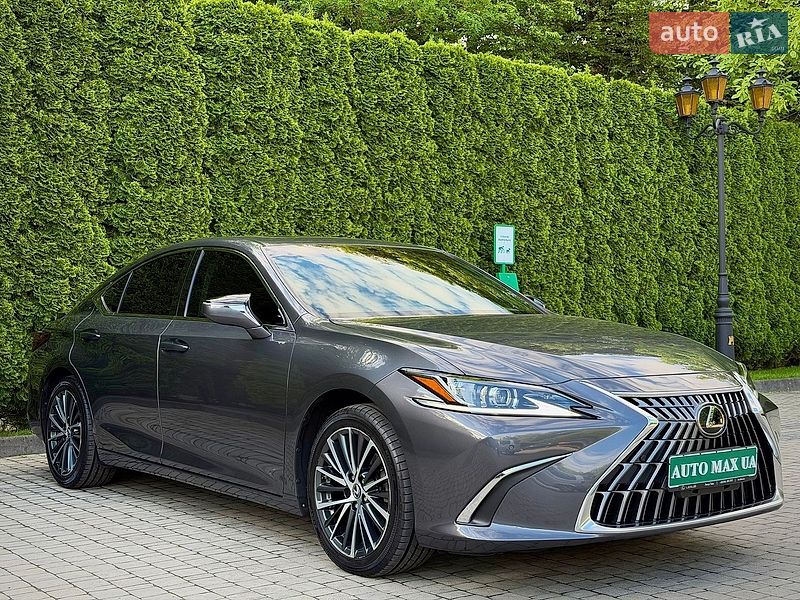 Седан Lexus ES 2022 в Львові