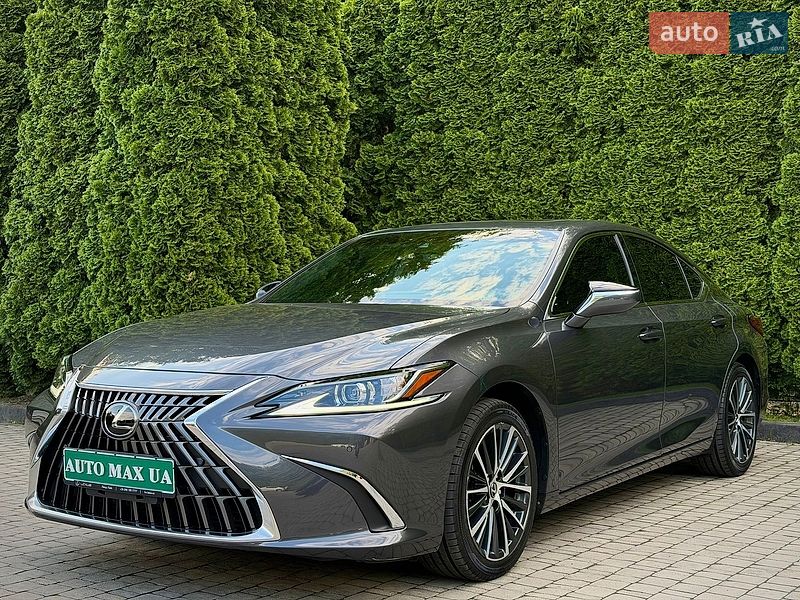 Седан Lexus ES 2022 в Львові