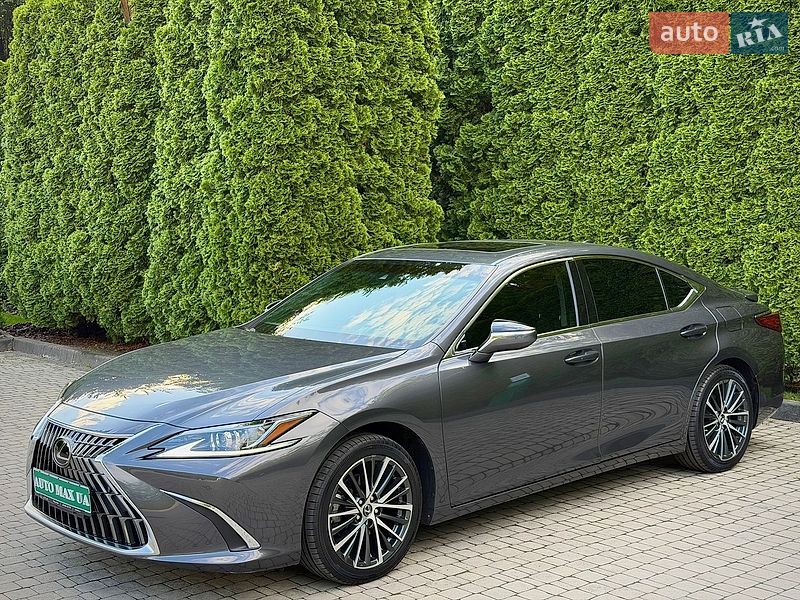 Седан Lexus ES 2022 в Львові