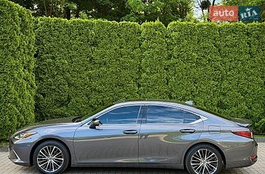 Седан Lexus ES 2022 в Львові