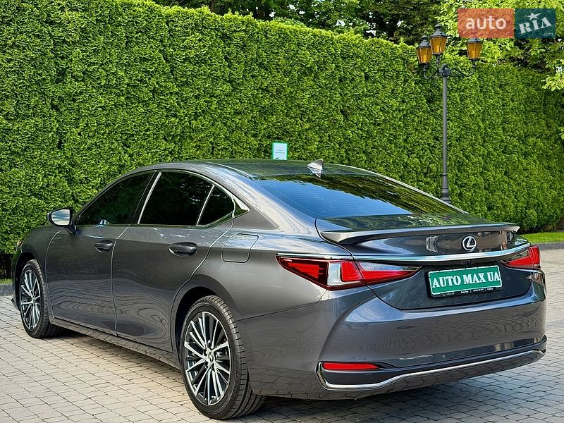 Седан Lexus ES 2022 в Львові