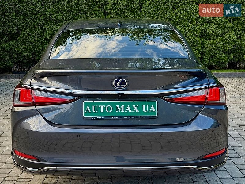 Седан Lexus ES 2022 в Львові