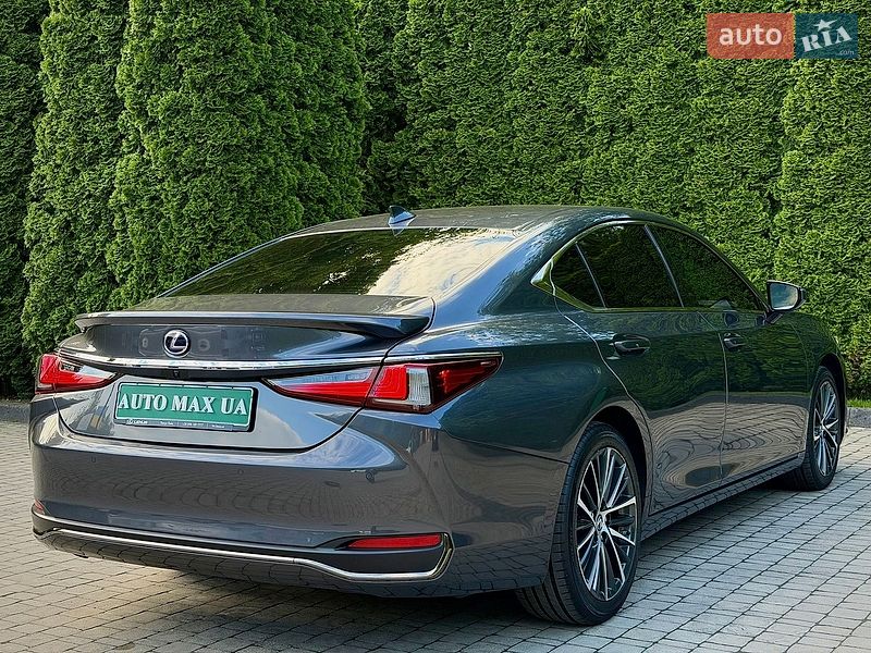 Седан Lexus ES 2022 в Львові