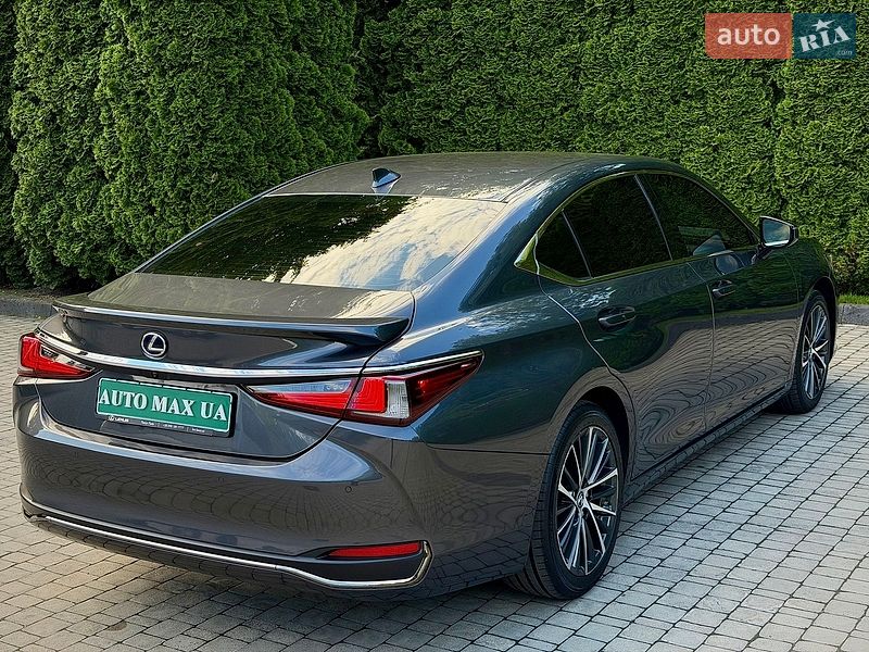 Седан Lexus ES 2022 в Львові