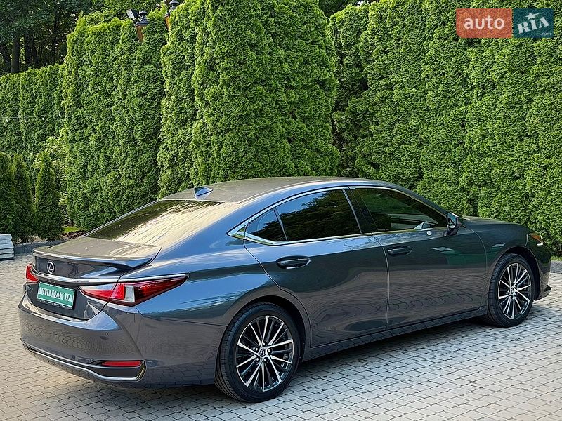 Седан Lexus ES 2022 в Львові