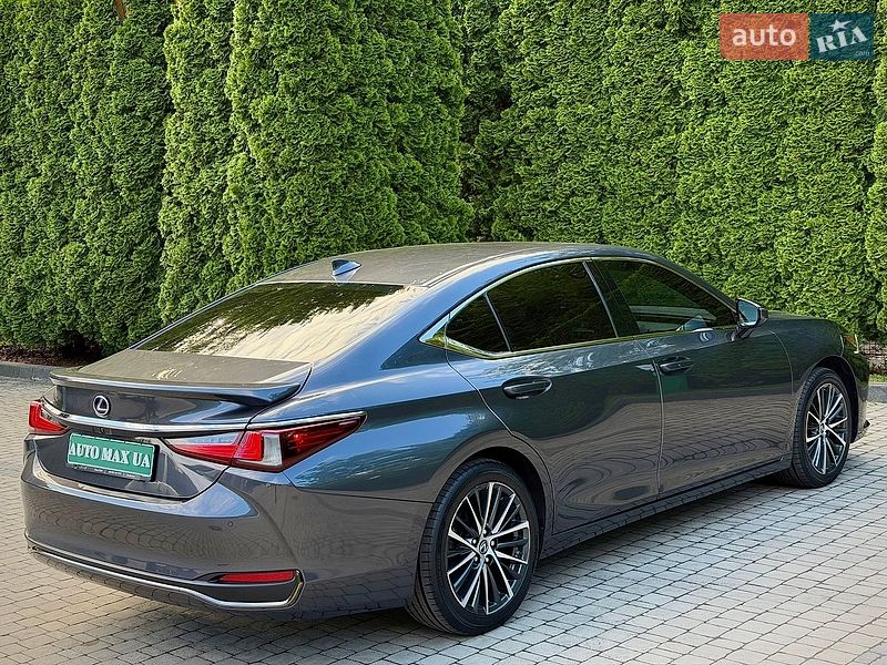 Седан Lexus ES 2022 в Львові