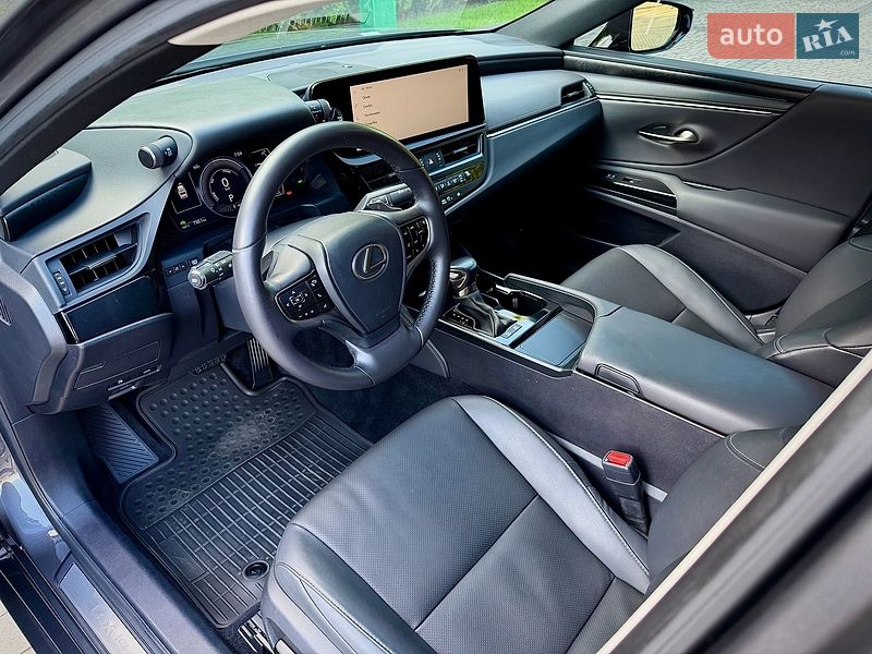 Седан Lexus ES 2022 в Львові