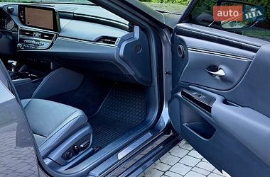 Седан Lexus ES 2022 в Львові