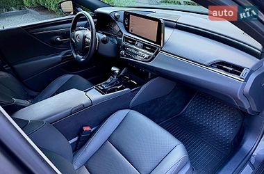Седан Lexus ES 2022 в Львові