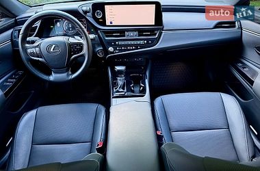 Седан Lexus ES 2022 в Львові