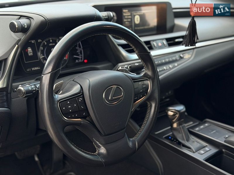 Седан Lexus ES 2019 в Києві