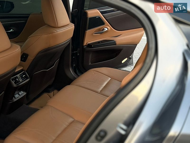 Седан Lexus ES 2020 в Луцке