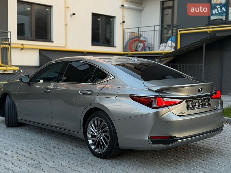 Седан Lexus ES 2023 в Виннице
