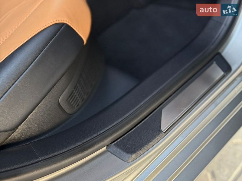 Седан Lexus ES 2023 в Виннице