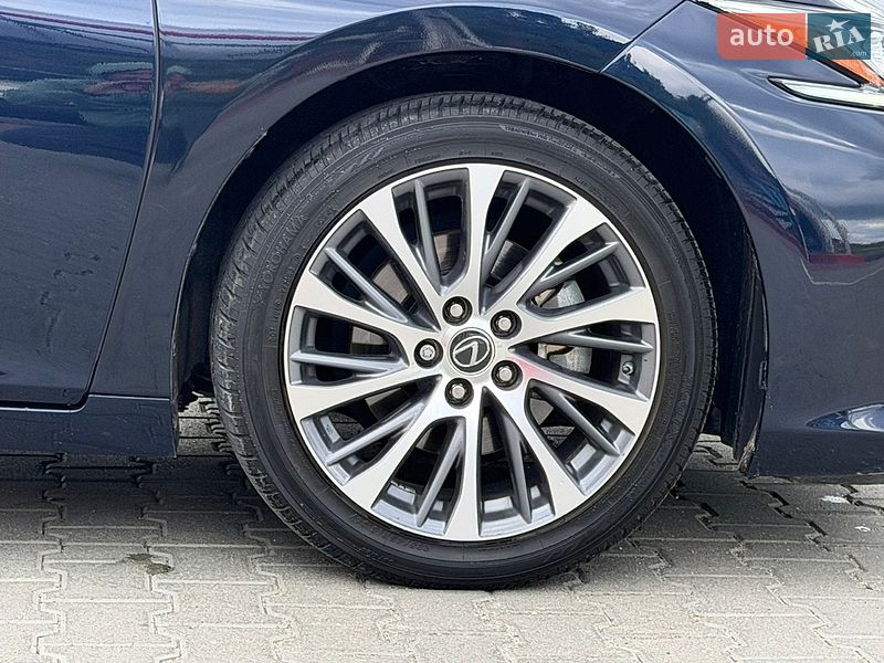 Седан Lexus ES 2021 в Тернополе