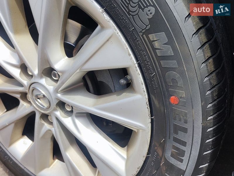 Седан Lexus ES 2014 в Києві