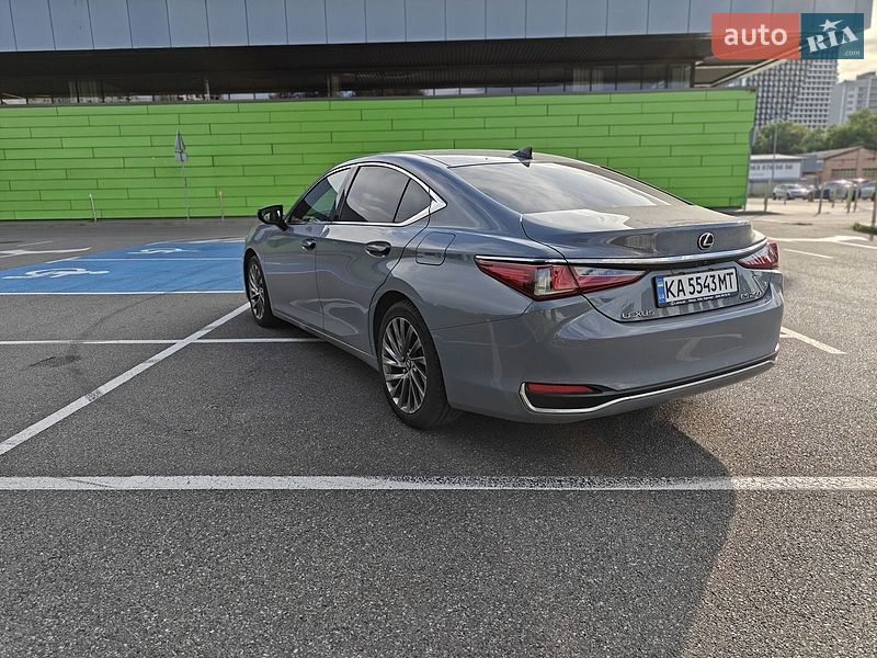 Седан Lexus ES 2021 в Киеве