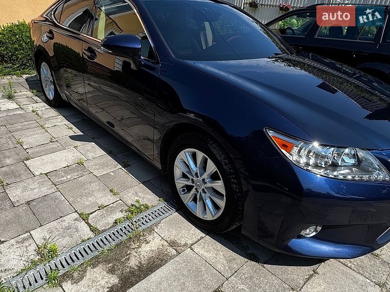 Седан Lexus ES 2014 в Києві