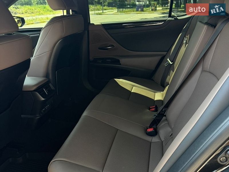 Седан Lexus ES 2023 в Києві