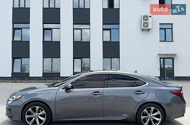 Седан Lexus ES 2013 в Рівному