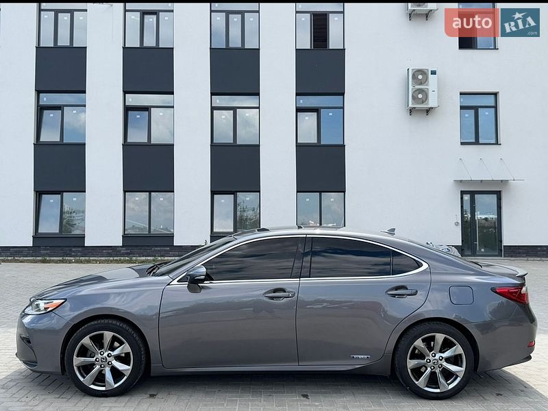 Седан Lexus ES 2013 в Рівному