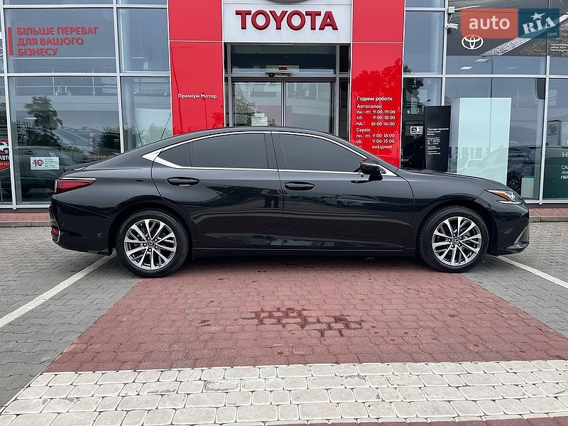 Седан Lexus ES 2022 в Виннице