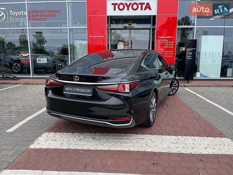 Седан Lexus ES 2022 в Виннице