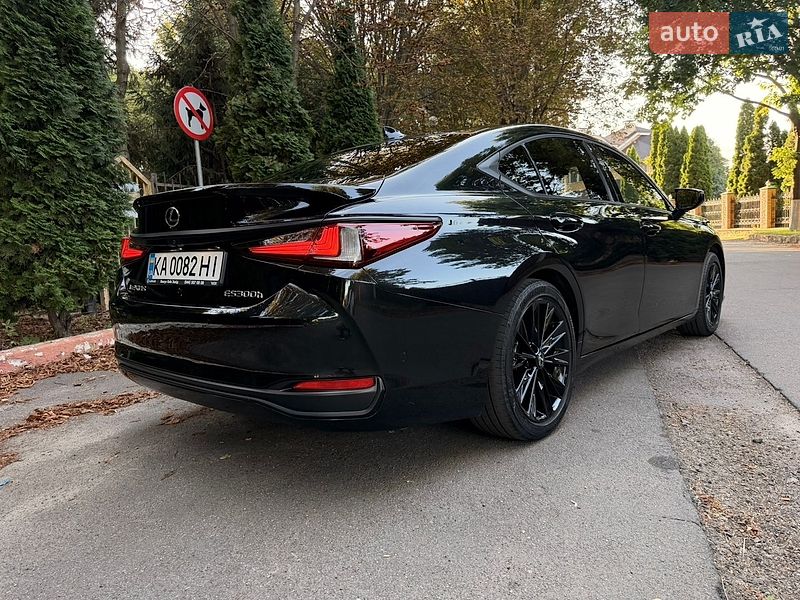 Седан Lexus ES 2022 в Киеве