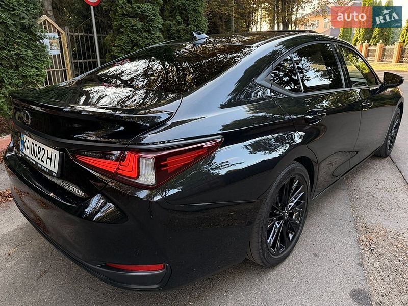 Седан Lexus ES 2022 в Киеве