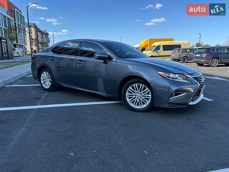 Седан Lexus ES 2016 в Рівному