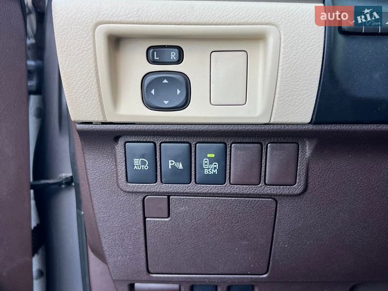 Седан Lexus ES 2016 в Рівному