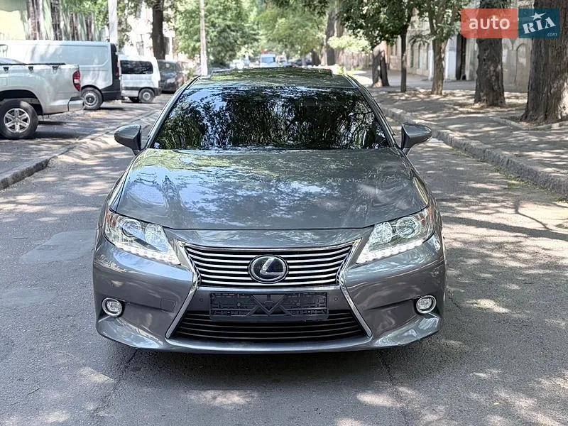 Lexus ES