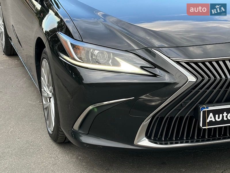 Lexus ES, photos from the listing