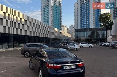 Седан Lexus ES 2015 в Одесі
