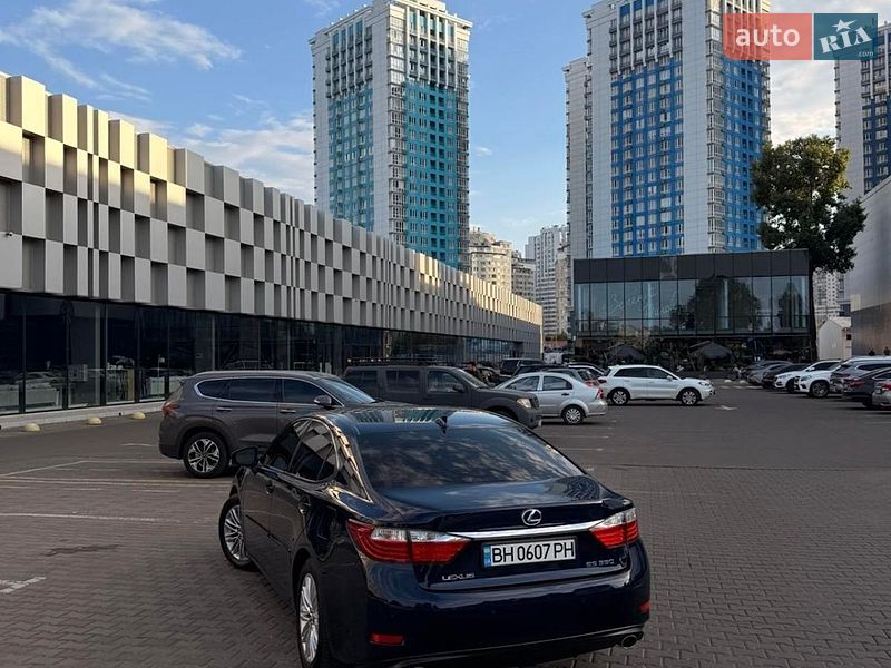 Седан Lexus ES 2015 в Одесі