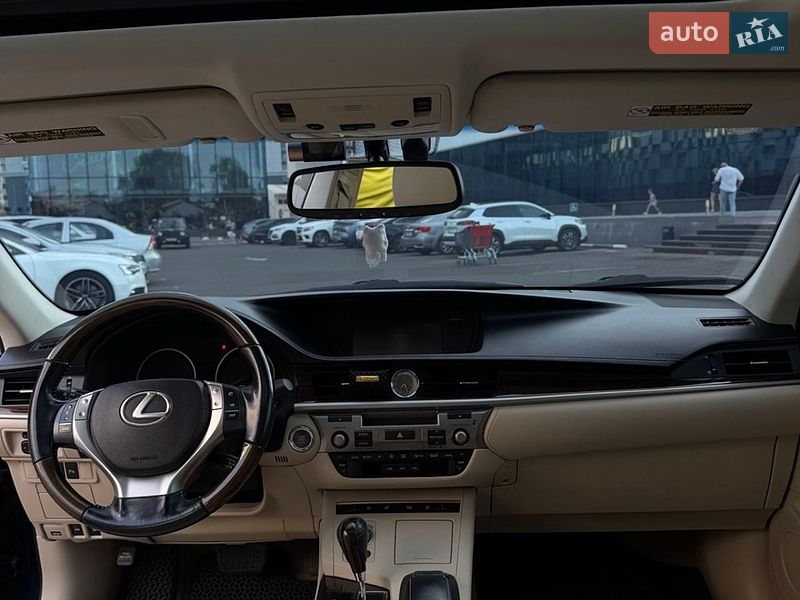 Седан Lexus ES 2015 в Одесі