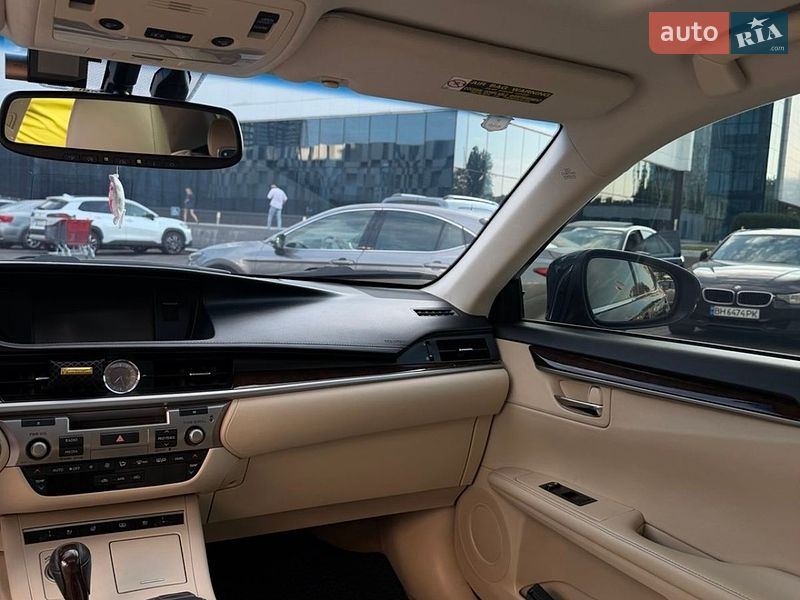 Седан Lexus ES 2015 в Одесі